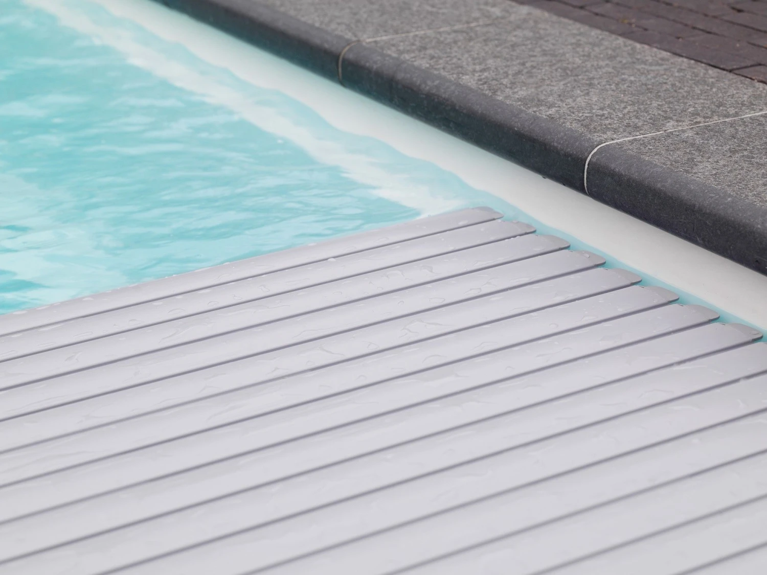 Roldeck PVC Grijze Lamellen 3 Roldeck PVC Grijze Lamellen