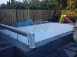 Aquadeck PVC Witte Lamellen 10 Aquadeck PVC Witte Lamellen -GRJ Zwembad Winkel witte lamellen wieske